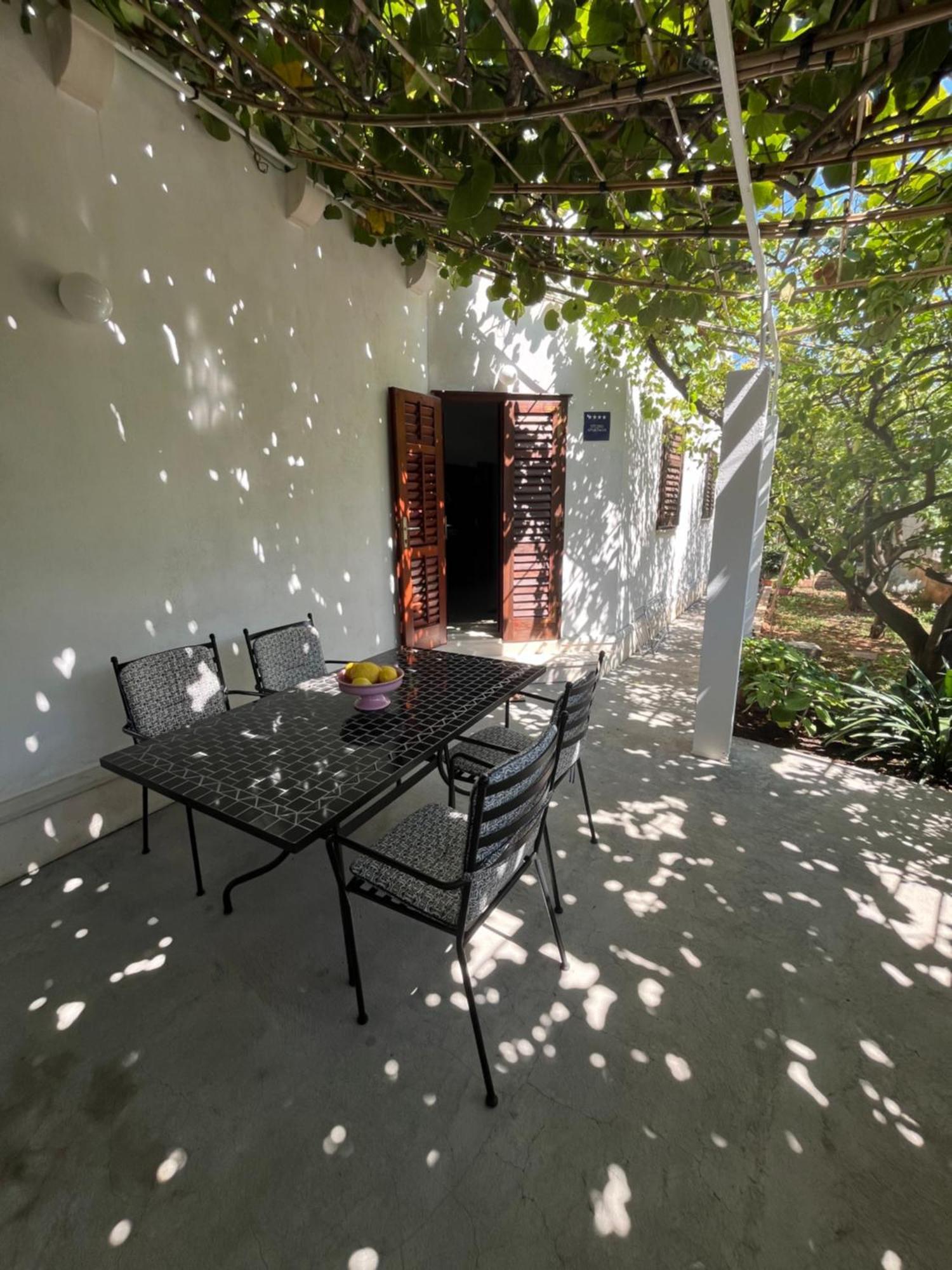 Apartman Mladenka Supetar Exterior photo
